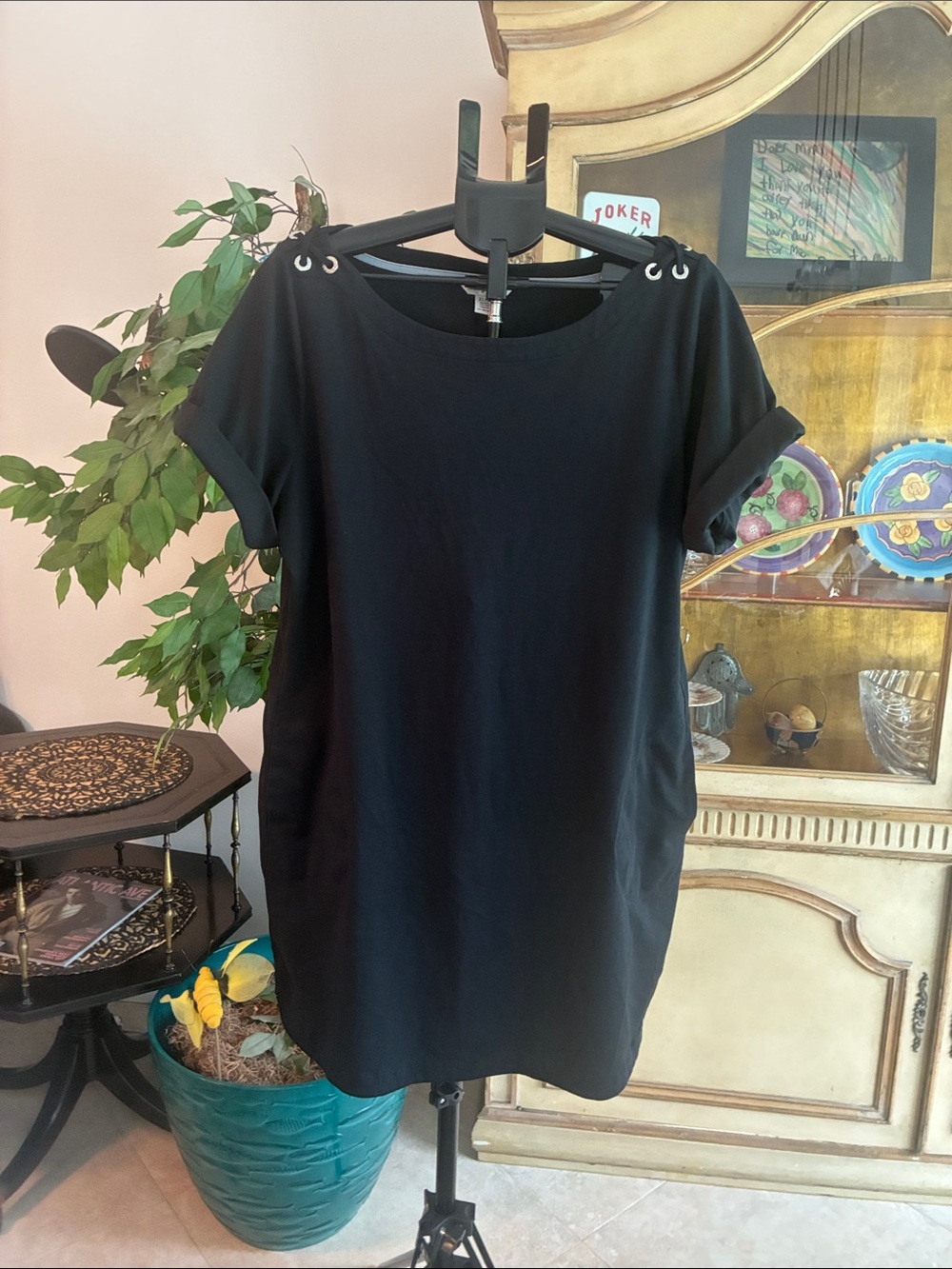 Tommy Bahama Classic Black Women’s Cuffed Short-Sleeve Shift Dress With Pockets